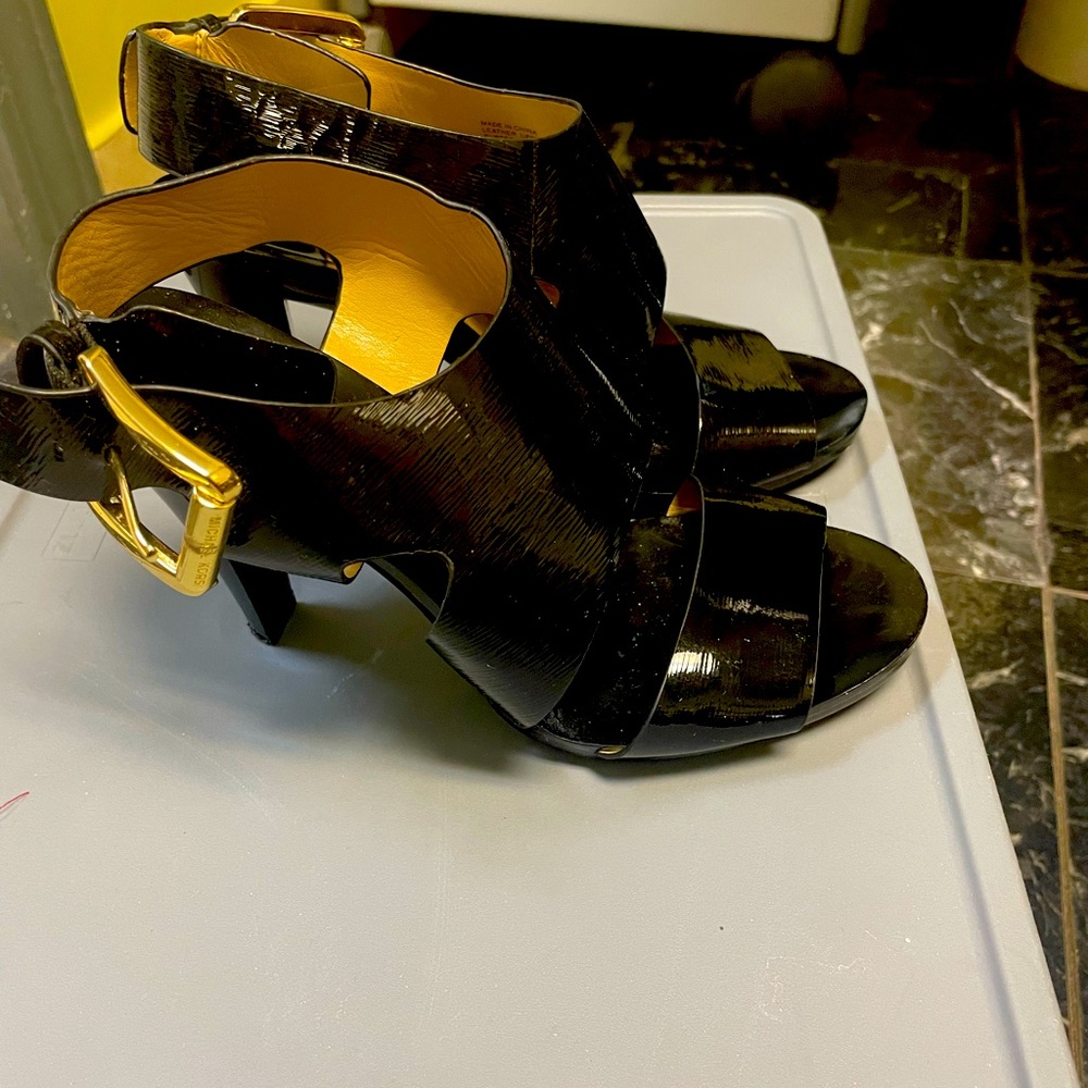 brand michael kor , size 6